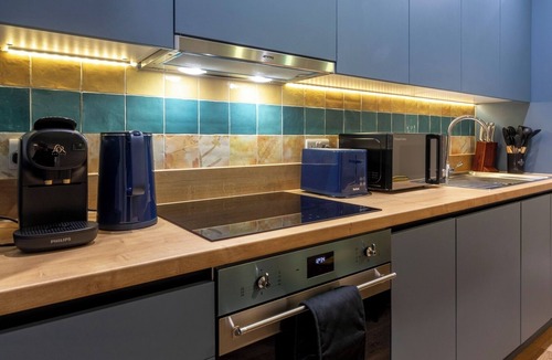 London Borough of Bromley Apartment | Palm Tree House | Van Gogh