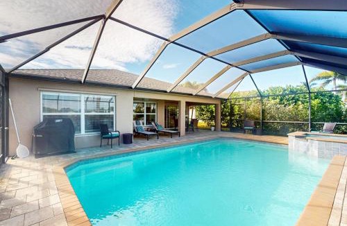 Beachwalk Isles House | Palm Tree Paradise
