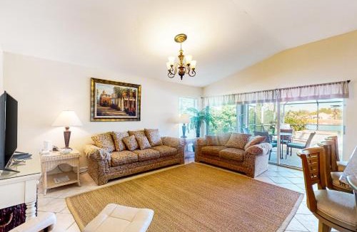 Beachwalk Isles House | Palm Tree Paradise