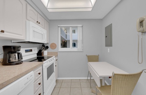 South Island Condo | Palm Trees and Tropical Breezes! 2B/2B Island Vacation Condo Beachside w/Large Pool At Discounted Price!