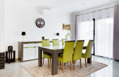 Aulnay-sous-Bois Villa | Palm Villa-Paris Parc expo-lit bébé