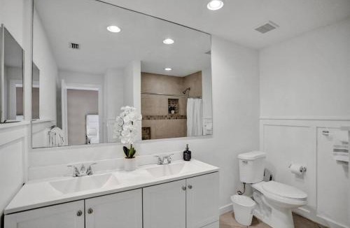 Southwest Apartment | Palm Wave Says - 5 Star - Quiet Area - Stocked