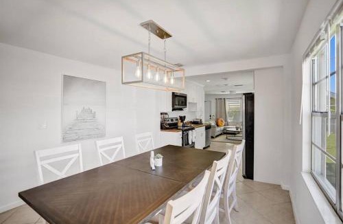 Southwest Apartment | Palm Wave Says - 5 Star - Quiet Area - Stocked