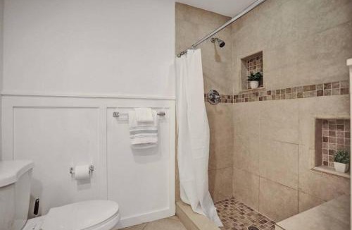 Southwest Apartment | Palm Wave Says - 5 Star - Quiet Area - Stocked