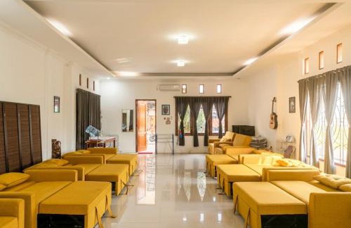 Klaten Selatan House | Palma Family Hall Klaten I Fun open concept house in central Klaten