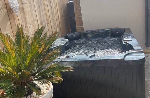 Bagnols-sur-Ceze Apartment | Palma + pool + jacuzzi