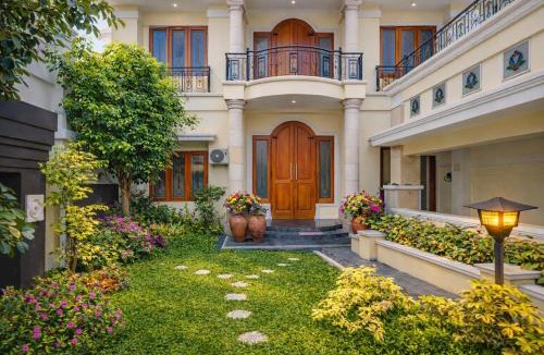 Klaten Selatan Villa | Palma Villa Homestay I With Swimming pool, billiard, karaoke & ping pong near Klaten Town Square