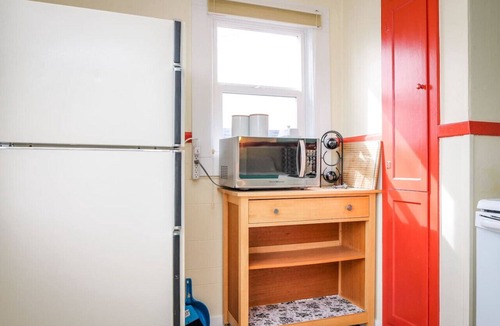 Baker City Apartment | Palmer House, Studio 2, Cozy Downtown Space, Sleeps 4!