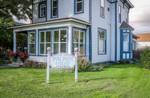 Baker City Apartment | Palmer House, Studio 2, Cozy Downtown Space, Sleeps 4!