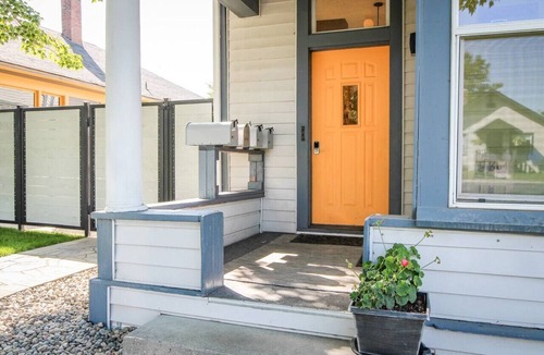 Baker City Apartment | Palmer House, Studio 2, Cozy Downtown Space, Sleeps 4!