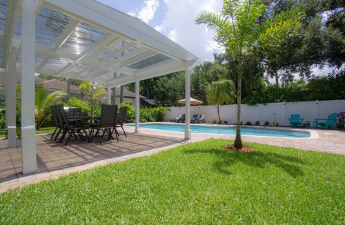 River Oaks House | PalmOaks. Cozy house with heated pool