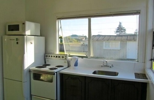 Waitarere Beach House | Palms Bach - Waitarere Beach Bach