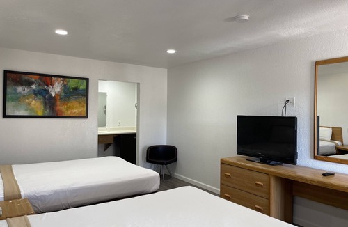 Palmdale Hotel | Palms Inn & Suites