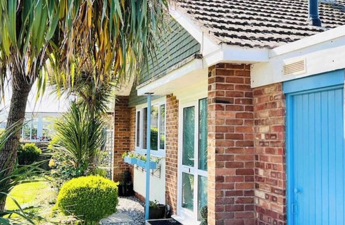 Westleigh House | Palms34! Great Central Location 5 mins walk 2 beach