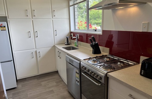 Palmerston North House | Palmy Hideaway - Dog Friendly