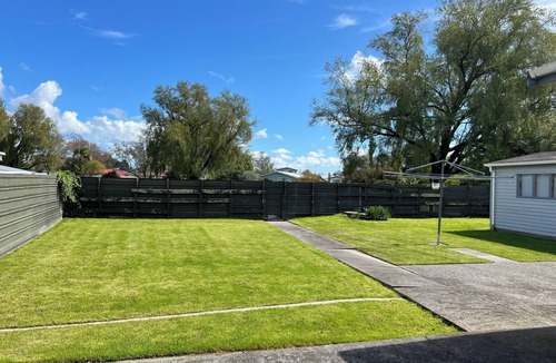 Palmerston North House | Palmy Hideaway - Dog Friendly