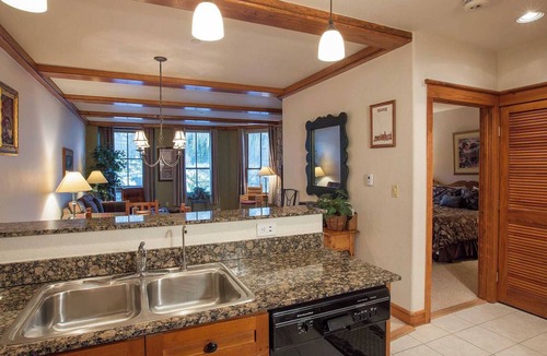 Mountain Village Cottage | Palmyra 4G by Avantstay Close to the Slopes & Town!