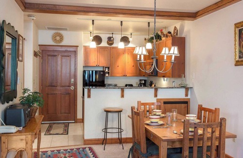 Mountain Village Cottage | Palmyra 4G by Avantstay Close to the Slopes & Town!