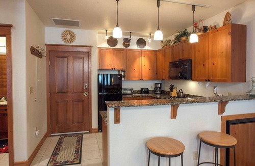 Mountain Village Cottage | Palmyra 4G by Avantstay Close to the Slopes & Town!