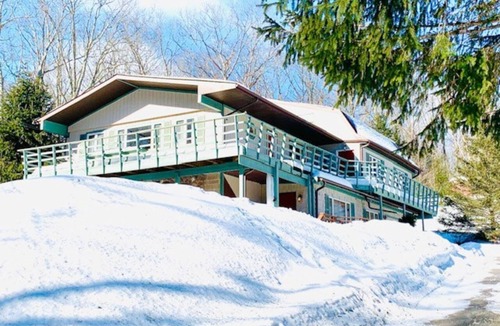 Highmount Apartment | Paloma Large Attic Apartment