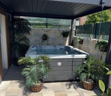 Sinj House | Palomino house