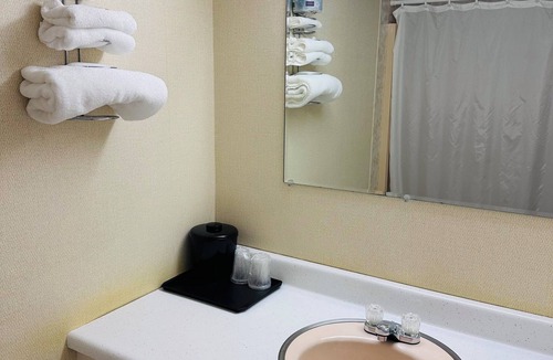 Sherman Station Hotel | Pamola Motor Lodge