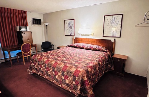 Sherman Station Hotel | Pamola Motor Lodge