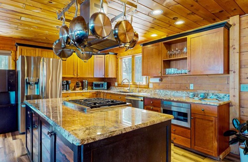 Rockwood Cabin | Pamoola Lodge - Waterfront| sleep 11+|Private Dock