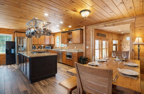 Rockwood Cabin | Pamoola Lodge - Waterfront| sleep 11+|Private Dock