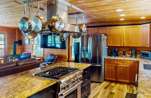 Rockwood Cabin | Pamoola Lodge - Waterfront| sleep 11+|Private Dock
