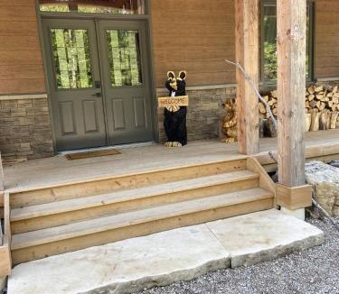 Lion's Head Ski Chalet | Pampered Bear's Den