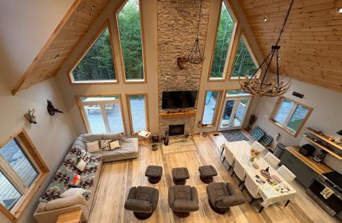 Lion's Head Ski Chalet | Pampered Bear's Den