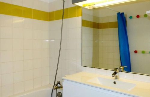 Saint-Jean-de-Monts Apartment | Pamplemousse Face Mer by Interhome
