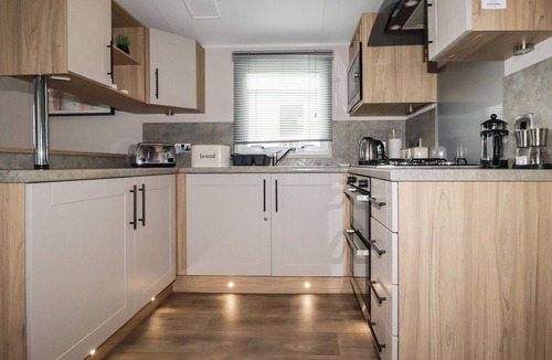 Crantock Cottage | PAMS PLACE, pet friendly, with pool in Crantock