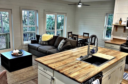 Panacea House | Panacea Treehouse⭐️ Waterfront Spring Getaway-Boat Friendly!