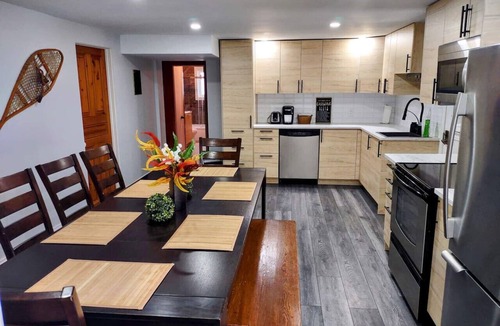 Quartier 5-4 Apartment | Panache Royale 1.
