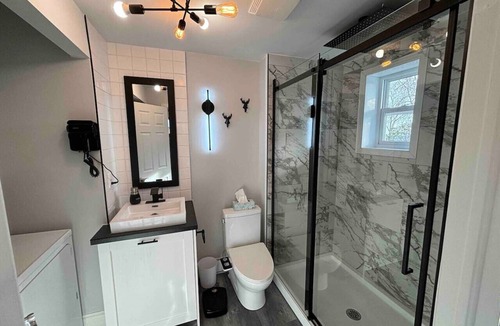 Quartier 5-4 Apartment | Panache Royale 3.