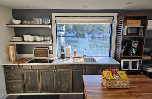 Forked River Boat Rental | Panama Float Home Riverfront Fire Pit Kayaks