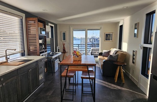 Forked River Boat Rental | Panama Float Home Riverfront Fire Pit Kayaks