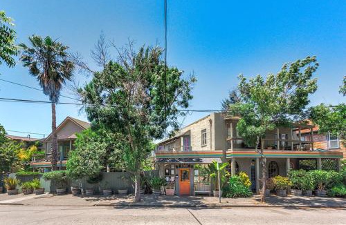 Picnic Valley Hotel | Panama Hotel and Suites