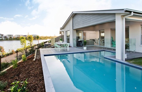 Mountain Creek House | Panama Rivera - Waterfront