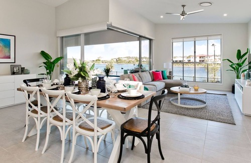 Mountain Creek House | Panama Rivera - Waterfront