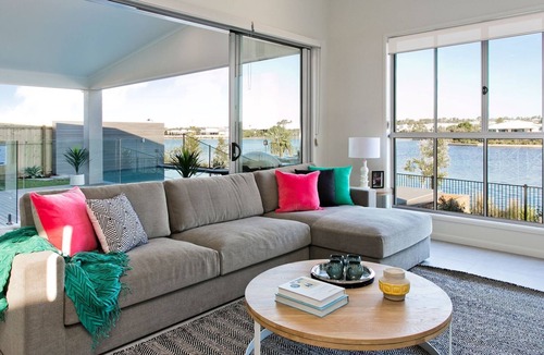 Mountain Creek House | Panama Rivera - Waterfront