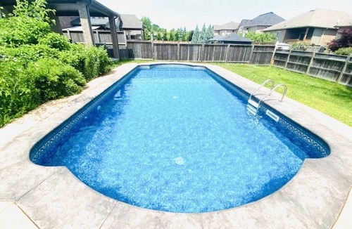 Niagara Falls House | Panda Princess Villa! 5 Bedrooms + 3 full bathrooms.