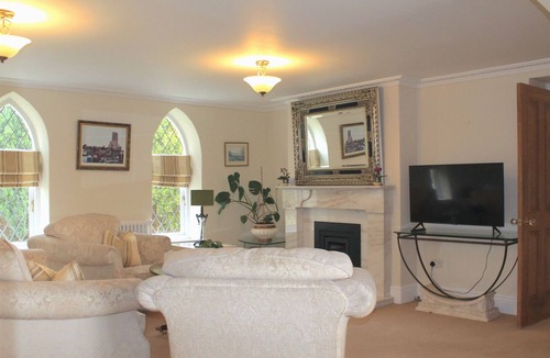 Bradford-on-Avon House | Panda Sanctuaries, Longscroft Manor