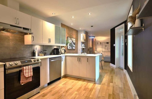 Sainte-Marie Apartment | Panet – Chic 3BR Apt with Exposed Brick wall
