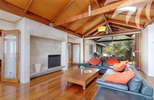 Blueys Beach House | Panorama - Absolute Beachfront