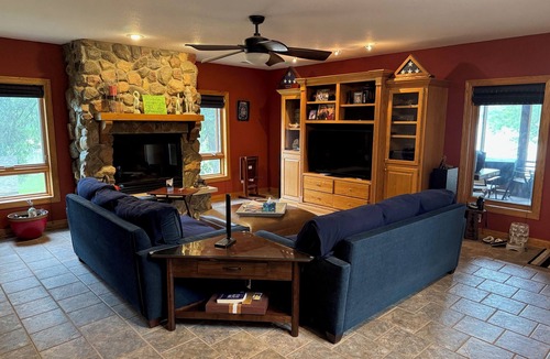 Panora House | Panorama Lake House Retreat - Sleeps 12
