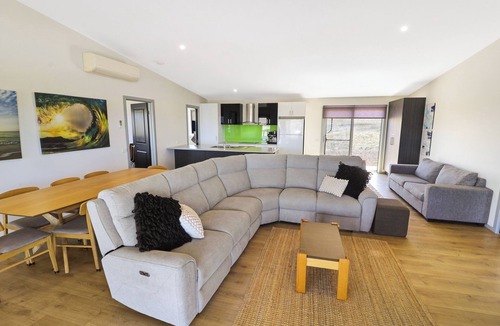 Bonnie Doon House | Panorama - Overlooking Lake Eildon