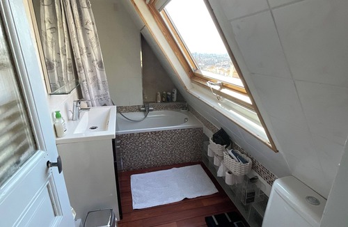 Pere Lachaise Apartment | Panorama Paris - Penthouse apartment with elevator.